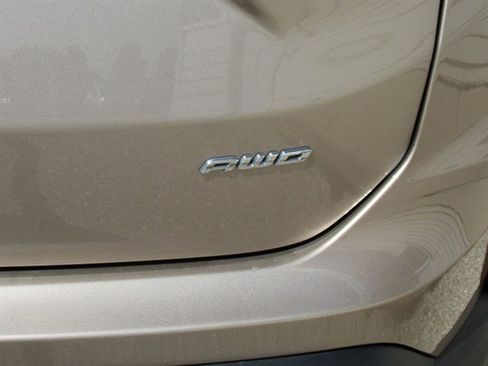 Used 2021 Ford Edge SE image 31