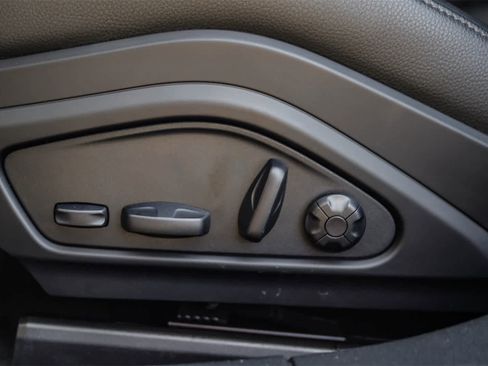 Used 2025 Porsche Panamera 4 image 22