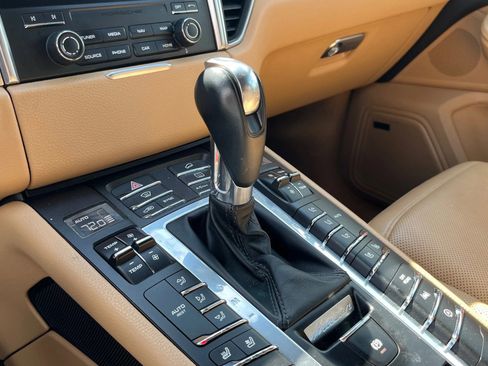 Used 2018 Porsche Macan Sport Edition AWD/4WD image 26