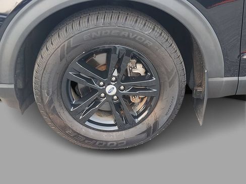 Used 2021 Ford Explorer XLT w/ Equipment Group 202A AWD/4WD image 8