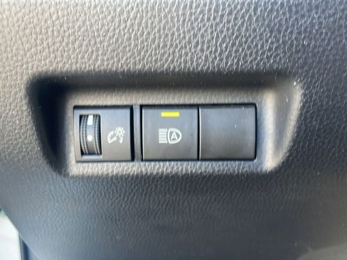 Used 2022 Toyota RAV4 LE image 15