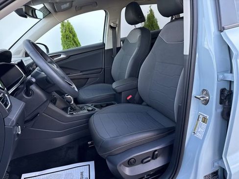 Certified 2025 Volkswagen Taos SE image 22