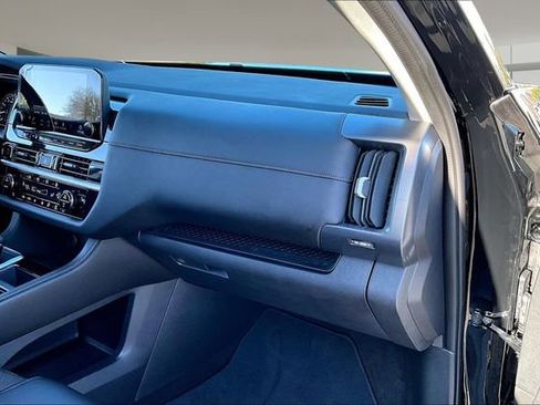 Used 2025 Nissan Pathfinder SL image 24