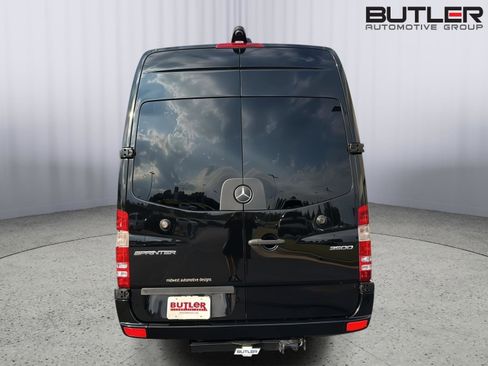 Used 2018 Mercedes-Benz Sprinter 3500 image 4