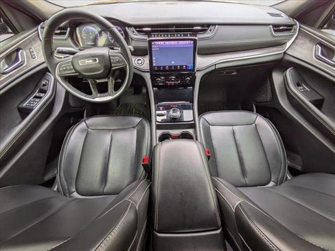 Used 2024 Jeep Grand Cherokee L Limited w/ Black Appearance Package image 10