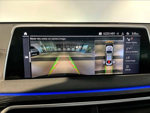 Used 2022 BMW 750i xDrive w/ M Sport Package image 28