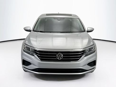 Used 2020 Volkswagen Passat 2.0T SEL FWD image 2