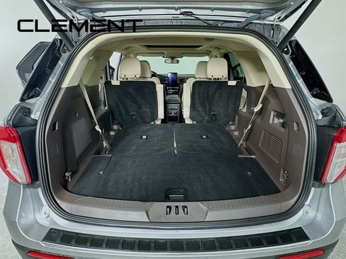 Certified 2021 Ford Explorer Platinum w/ Equipment Group 601A image 11