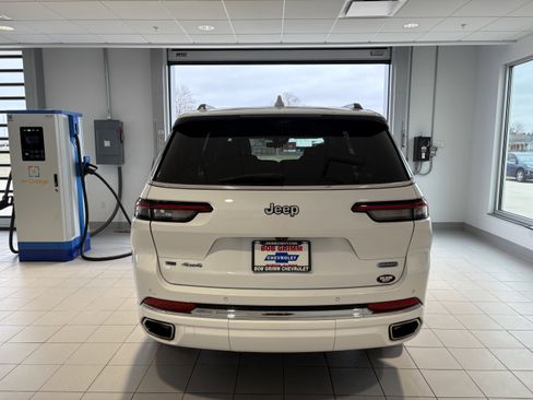 Used 2022 Jeep Grand Cherokee L Overland w/ Luxury Tech Group IV image 4