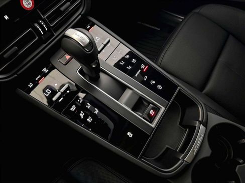 New 2026 Porsche Macan AWD/4WD image 18