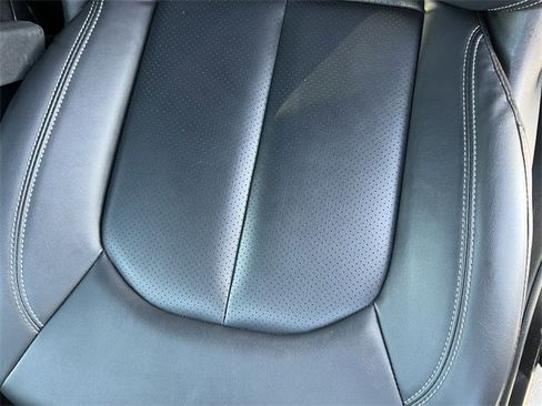 Used 2025 Chrysler Pacifica Select image 12