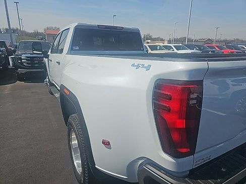 New 2026 GMC Sierra 3500 SLT w/ SLT Convenience Package image 9