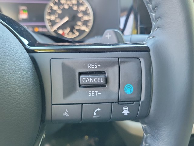 Used 2023 Nissan Pathfinder SL w/ Lighting Package (N92) FWD image 5
