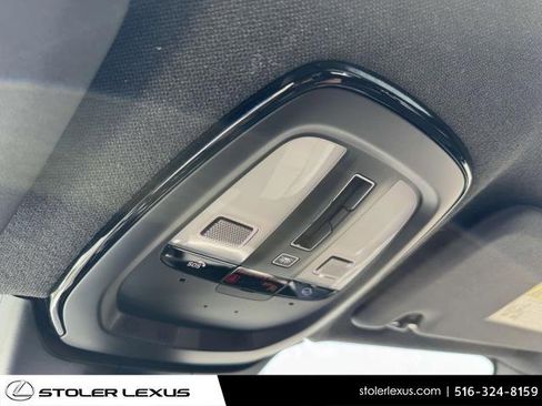 Used 2023 Volvo XC40 B5 Plus image 31