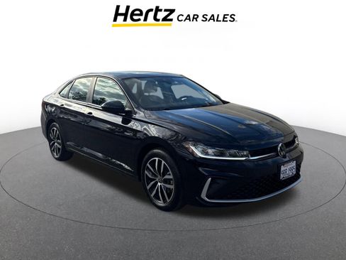 Used 2025 Volkswagen Jetta SE image 1