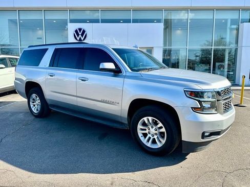 Used 2019 Chevrolet Suburban LT image 1