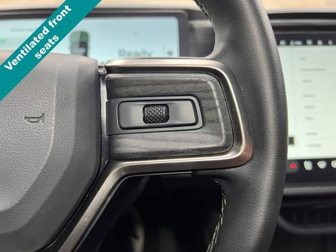Used 2025 Rivian R1S Adventure image 17