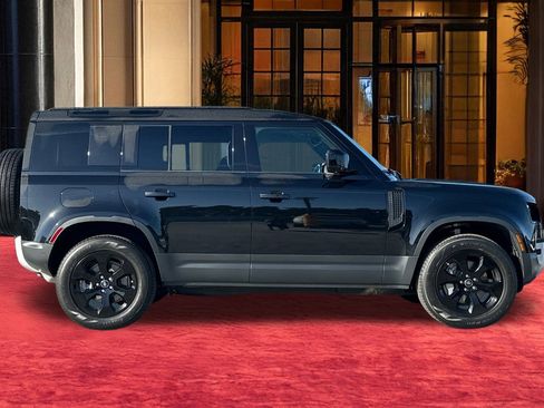 Used 2025 Land Rover Defender 110 S image 9