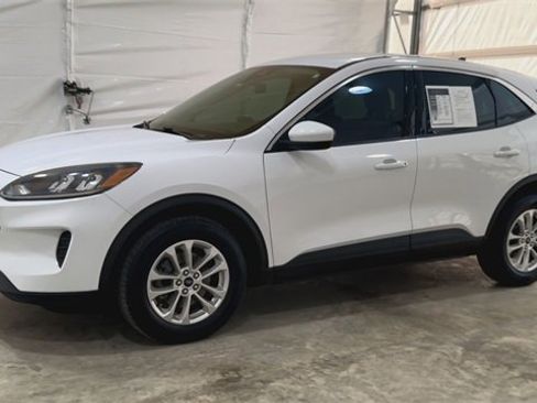 Used 2020 Ford Escape SE image 4