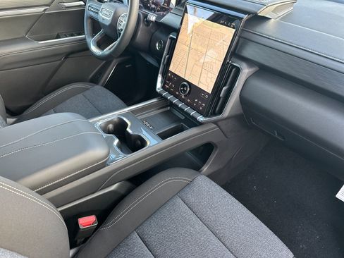 New 2026 GMC Acadia Elevation image 17