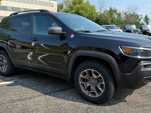 Used 2020 Jeep Cherokee Trailhawk w/ Comfort/Convenience Group AWD/4WD image 13