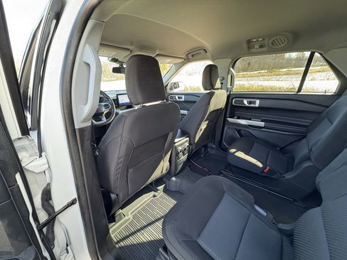 Used 2023 Ford Explorer XLT image 27