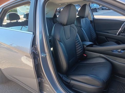 Used 2023 Hyundai Elantra Limited w/ Preferred Accessory Package FWD image 14