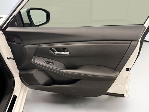 Used 2025 Nissan Sentra SV FWD image 32