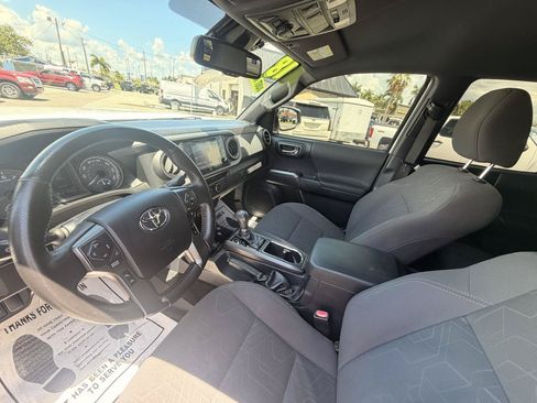 Used 2018 Toyota Tacoma TRD Off-Road AWD/4WD image 5