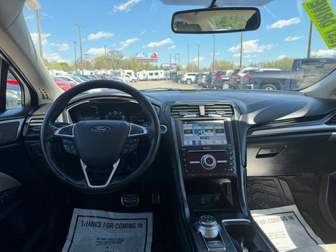 Used 2017 Ford Fusion Titanium image 17