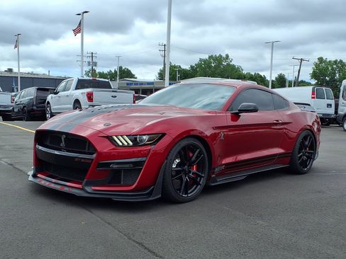 Used 2021 Ford Mustang Shelby GT500 w/ Technology Package RWD image 1