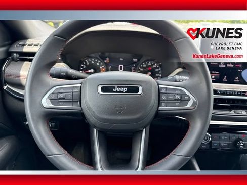 Used 2025 Jeep Compass Trailhawk AWD/4WD image 23