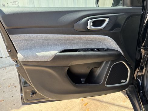 Used 2025 Jeep Compass Latitude w/ Sun & Sound Group image 11