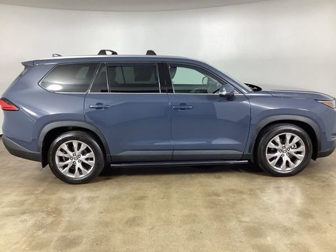 Used 2024 Toyota Grand Highlander AWD image 7