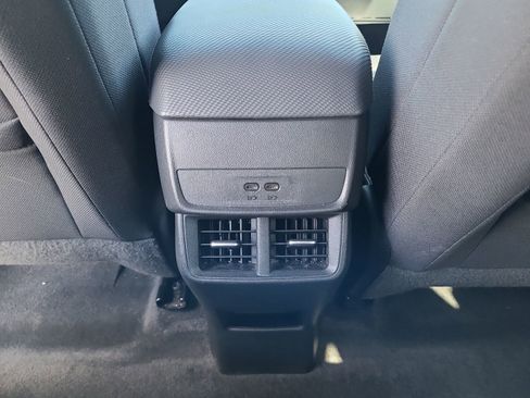 Used 2025 Chevrolet Equinox LT FWD image 29