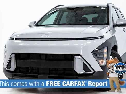 Used 2025 Hyundai Kona SEL FWD image 2