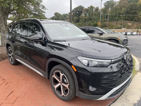 New 2026 Volkswagen Tiguan SE image 3