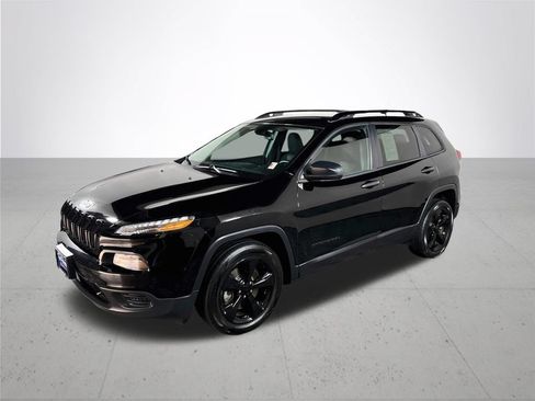 Used 2017 Jeep Cherokee Sport FWD image 2