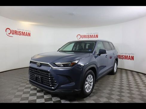 Used 2025 Toyota Grand Highlander XLE image 3