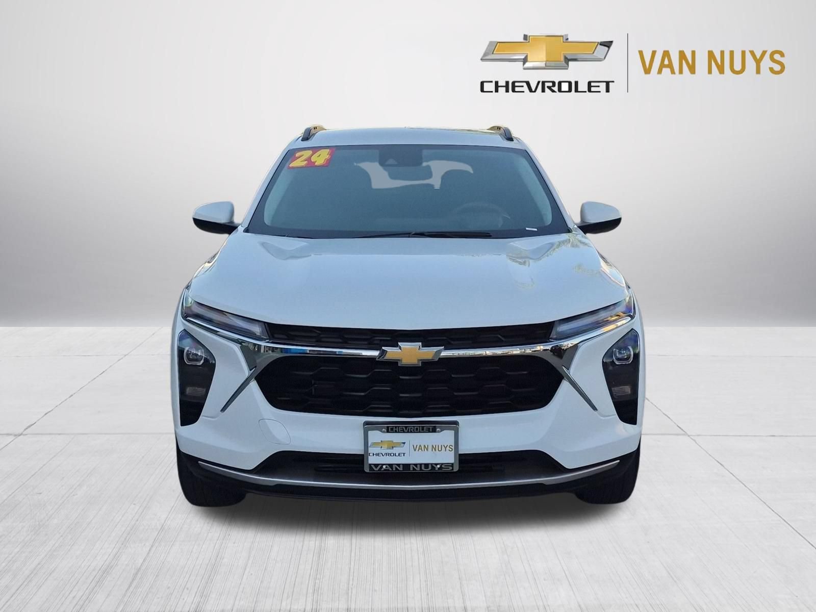 Used 2024 Chevrolet Trax LT FWD image 2