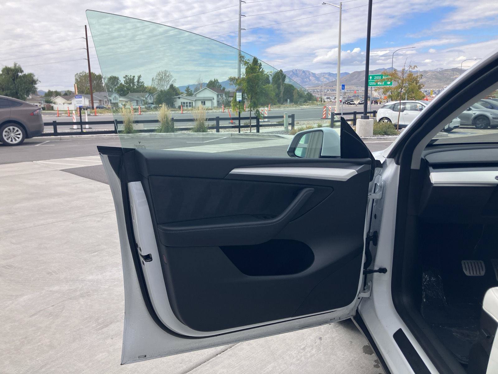 Used 2023 Tesla Model Y Performance AWD/4WD image 11
