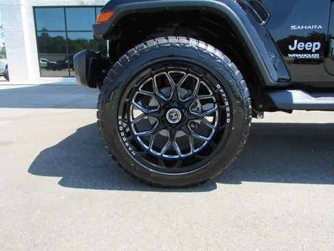 Used 2021 Jeep Wrangler Unlimited Sahara image 15