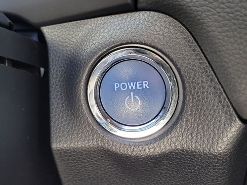 Used 2022 Toyota RAV4 XLE image 28