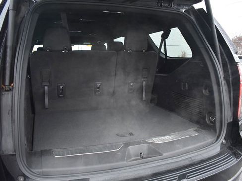 Used 2022 Chevrolet Suburban RST w/ Sport Performance Package image 19