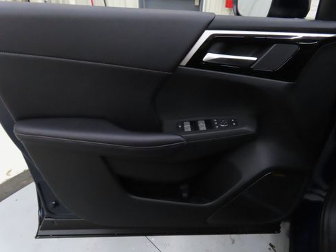 New 2025 Mitsubishi Outlander SE image 9