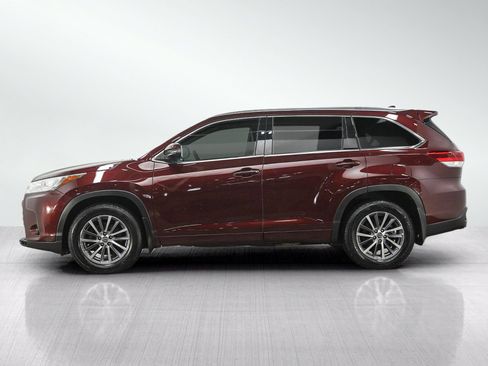 Used 2017 Toyota Highlander XLE AWD/4WD image 2