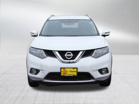 Used 2016 Nissan Rogue SV image 2