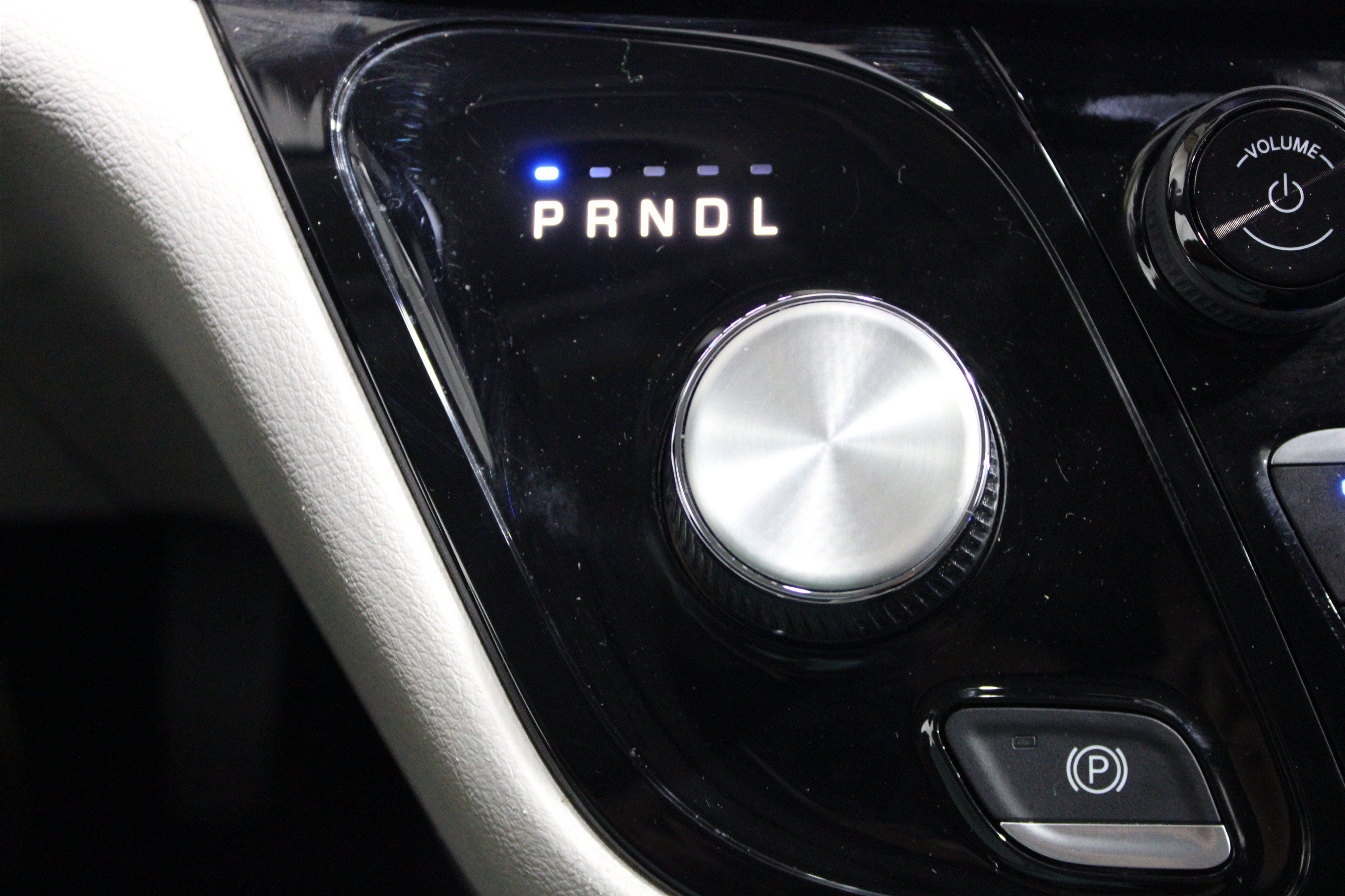 Used 2024 Chrysler Voyager LX FWD image 17