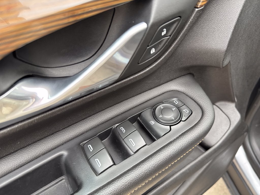 Used 2018 GMC Terrain SLE w/ Driver Convenience Package AWD/4WD image 16