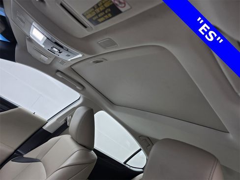 Used 2019 Lexus ES 300h image 12